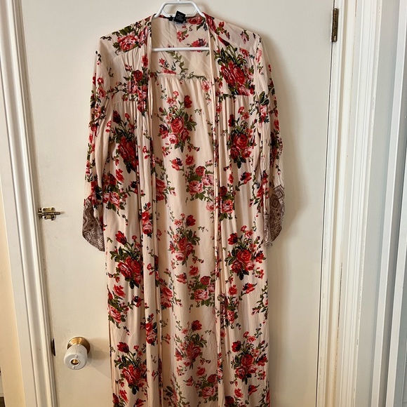 Floral robe - Picture 1 of 4